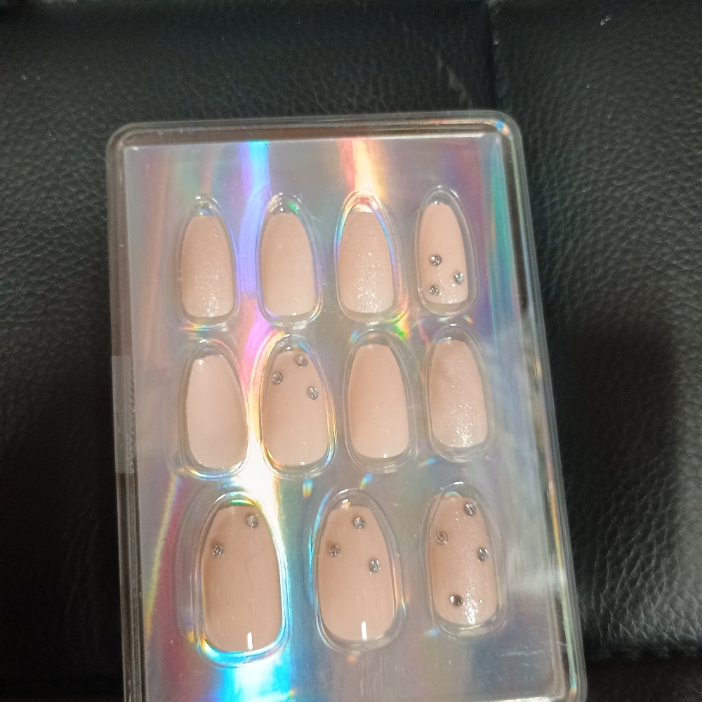 🆕 4 Sets of Nails - Picture 5 of 5